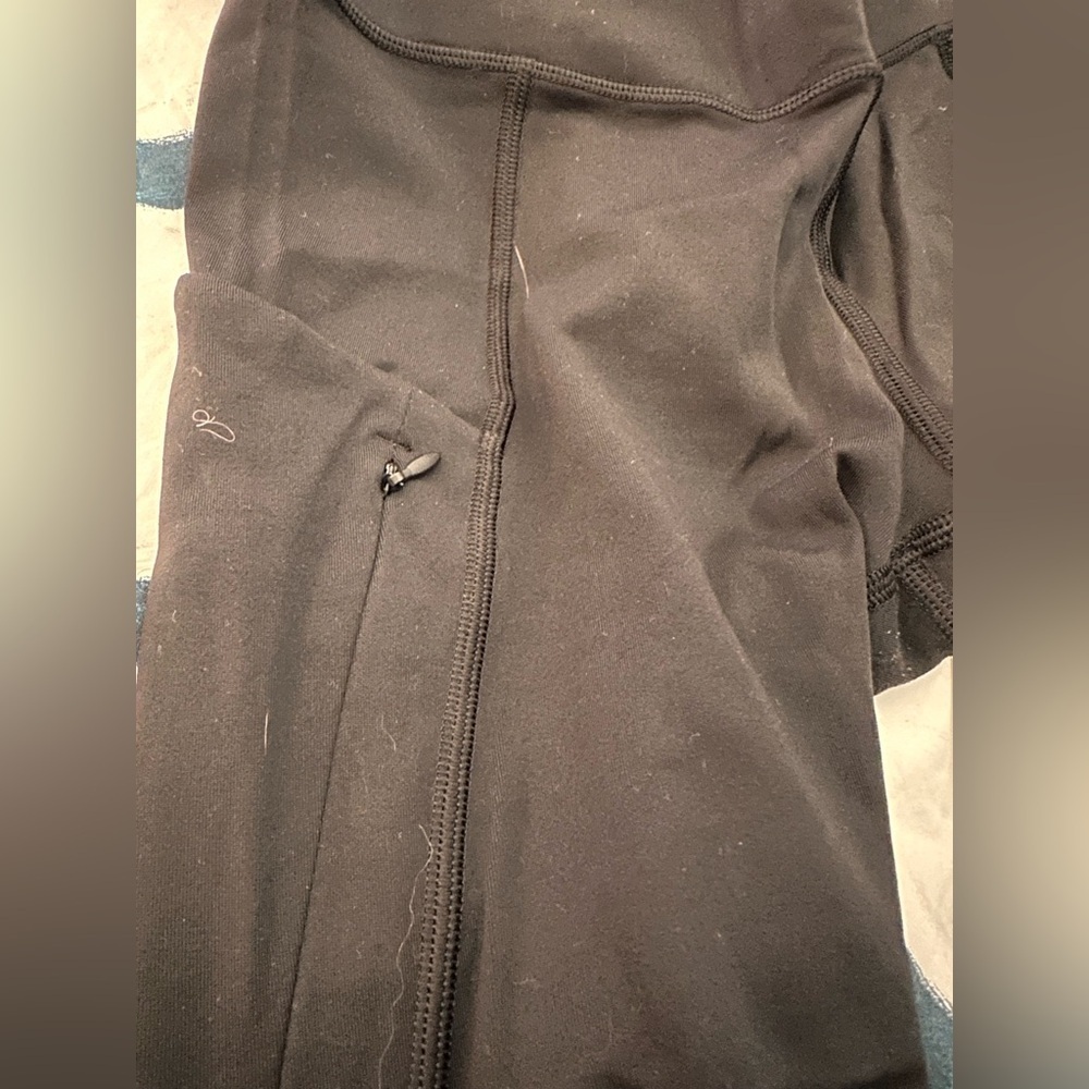 Athleta Black Capri Leggings with Pockets - Picture 4 of 6